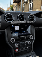 Android навигация, монтирана в таблото на Ford Mustang 2015 - 2021, изглед към централната конзола