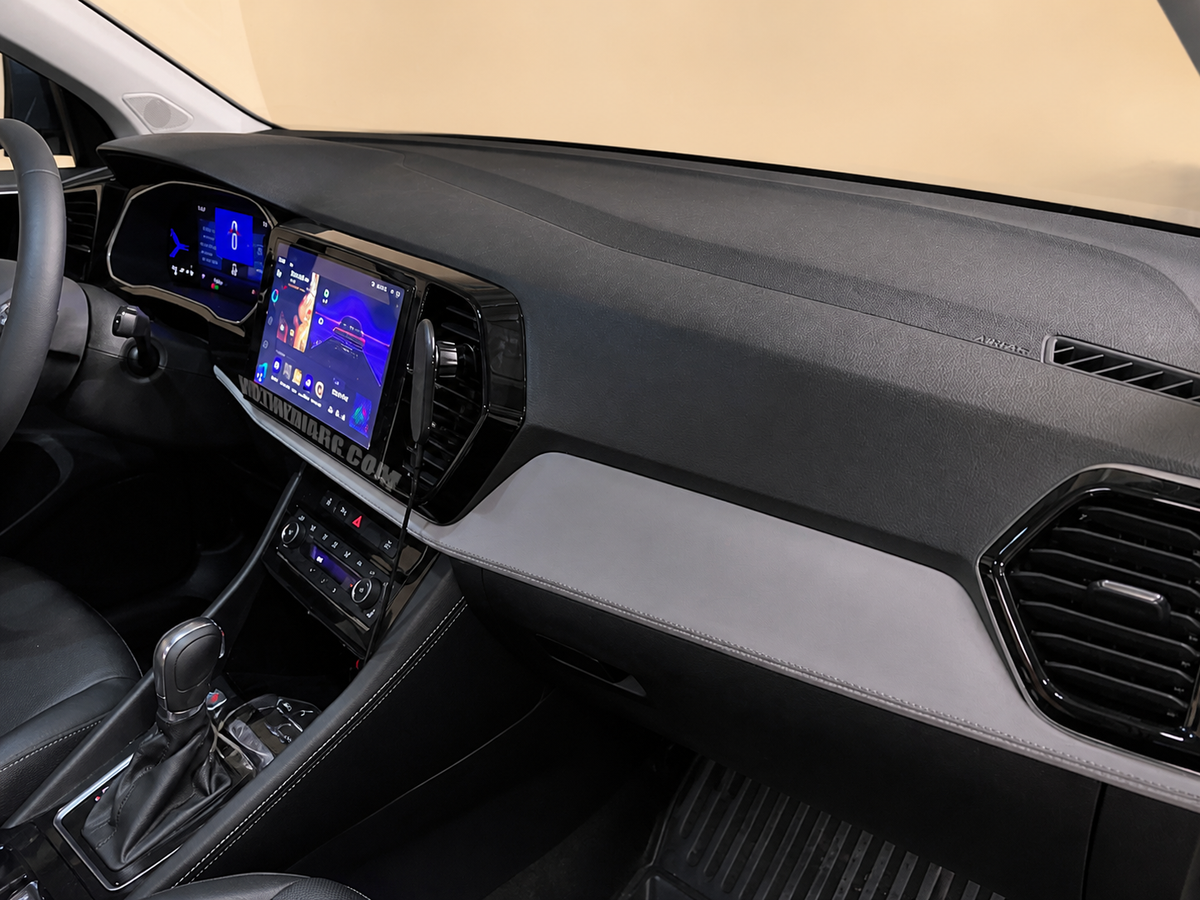 Централното табло на Volkswagen Jetta VS5 2019-2024 с инсталирана Android навигация