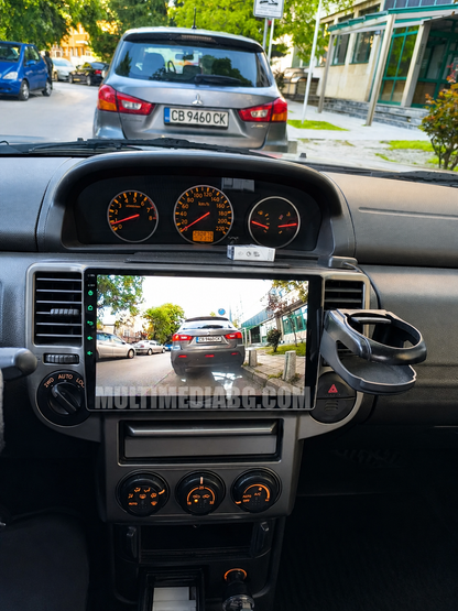 Централното табло на Nissan X-TRAIL 2003-2007 с инсталирана Android навигация