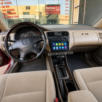 Централното табло на Honda Accord 6 1998-2003 с инсталирана Android навигация