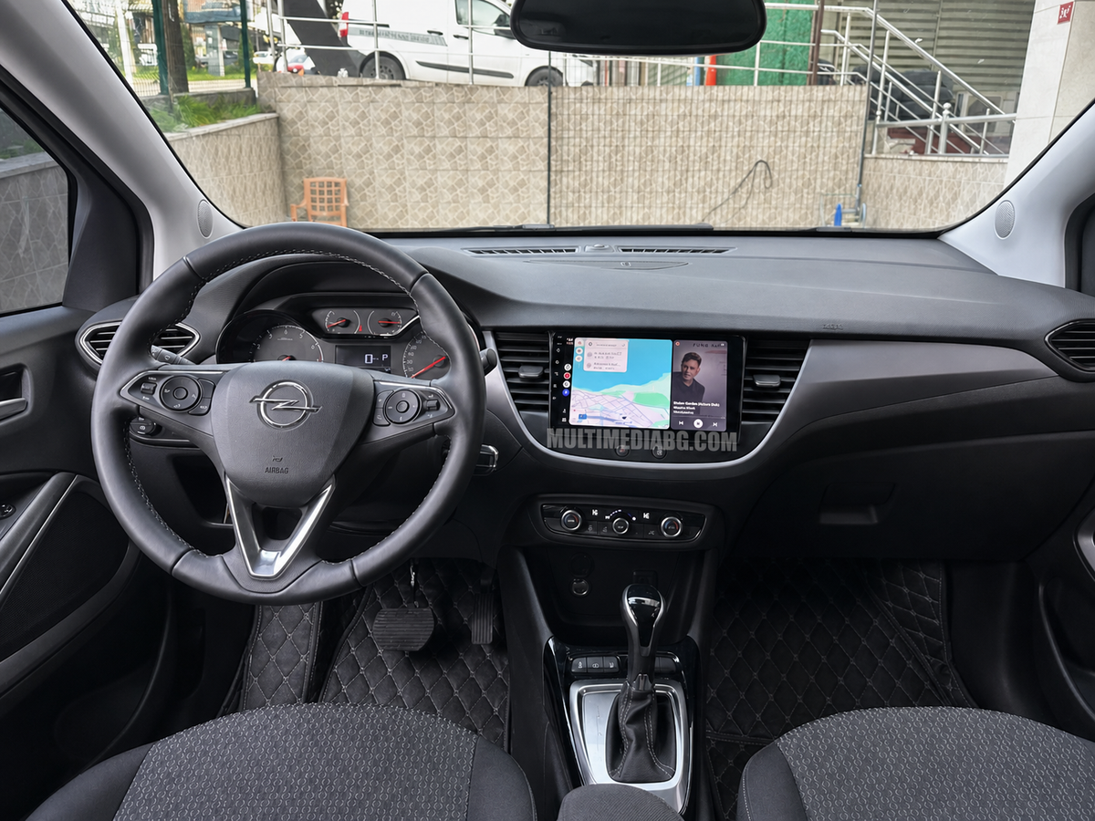 Централното табло на Opel Crossland X 2016 - 2020 с инсталирана Android навигация