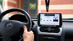 Екранът на монтираната Android мултимедия в Opel Combo 2001–2011 с активен интерфейс.