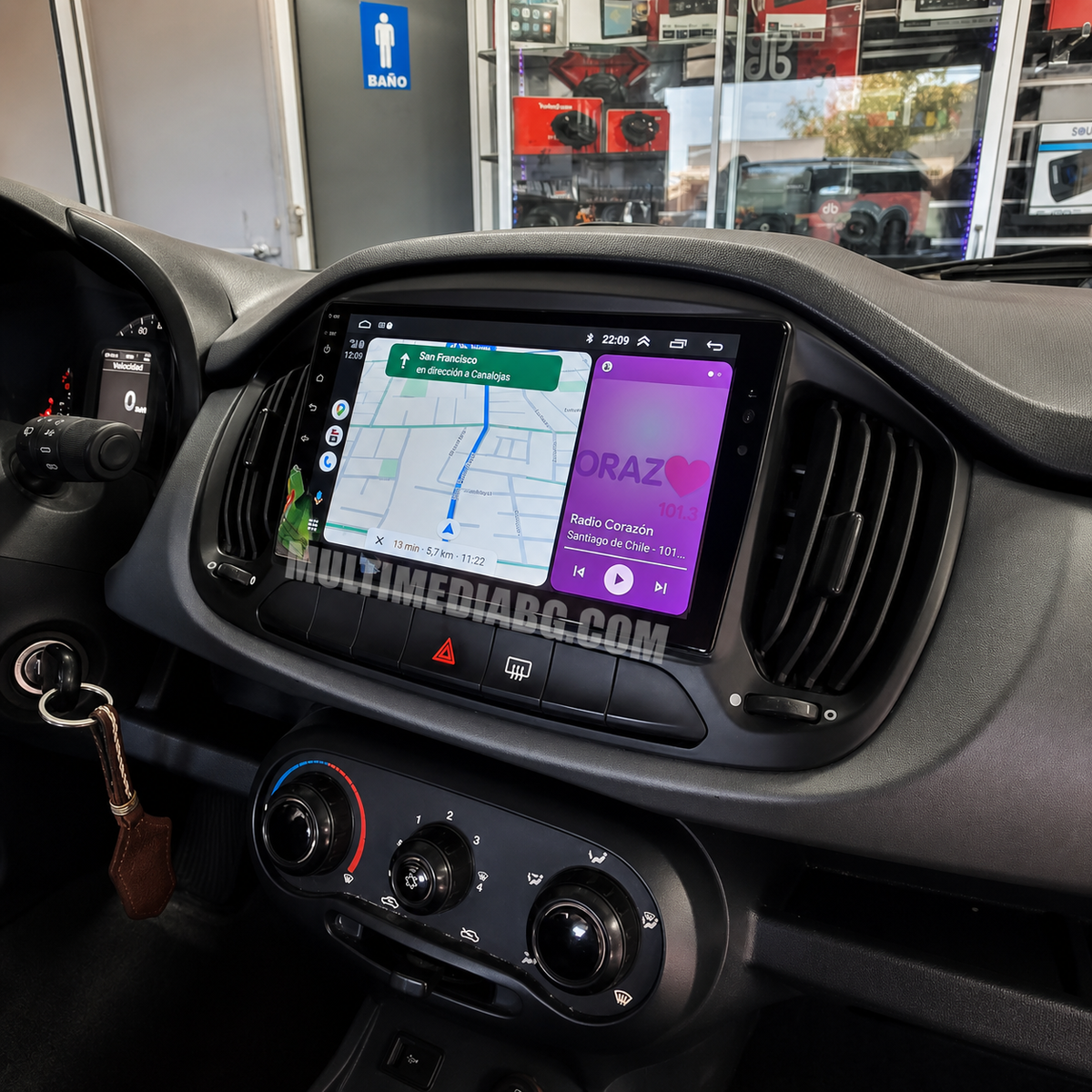 Android навигация, монтирана в таблото на Fiat Uno 2014-2020, изглед към централната конзола