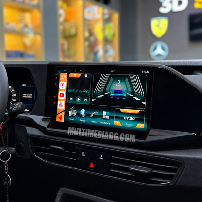 Android навигация, монтирана в таблото на Volkswagen Caddy 2020 - 2024, изглед към централната конзола