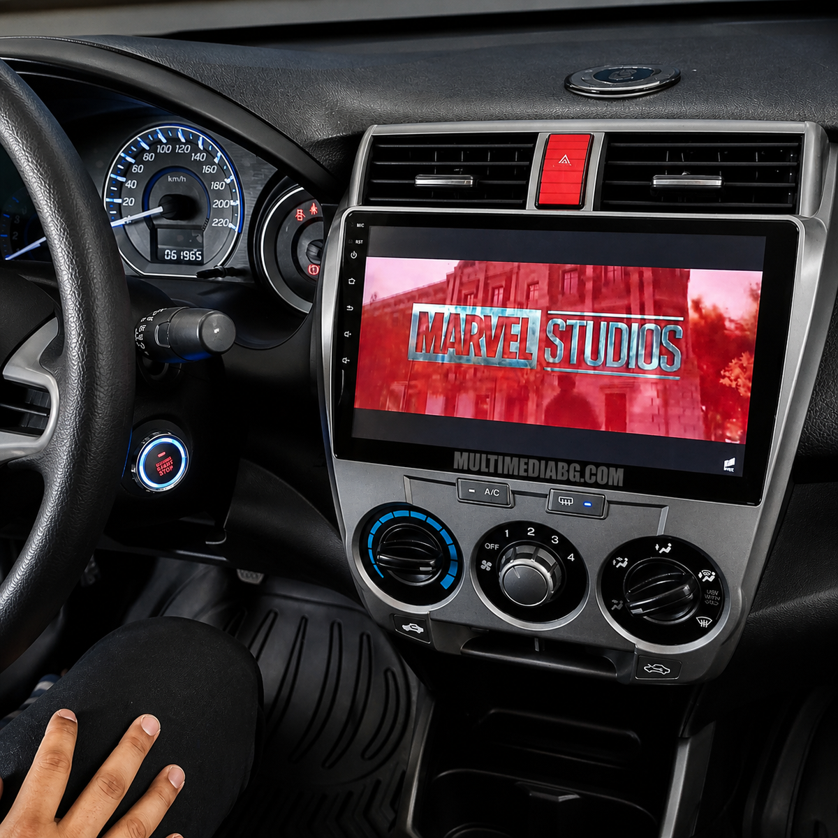 Централното табло на Honda City 2008-2013 с инсталирана Android навигация