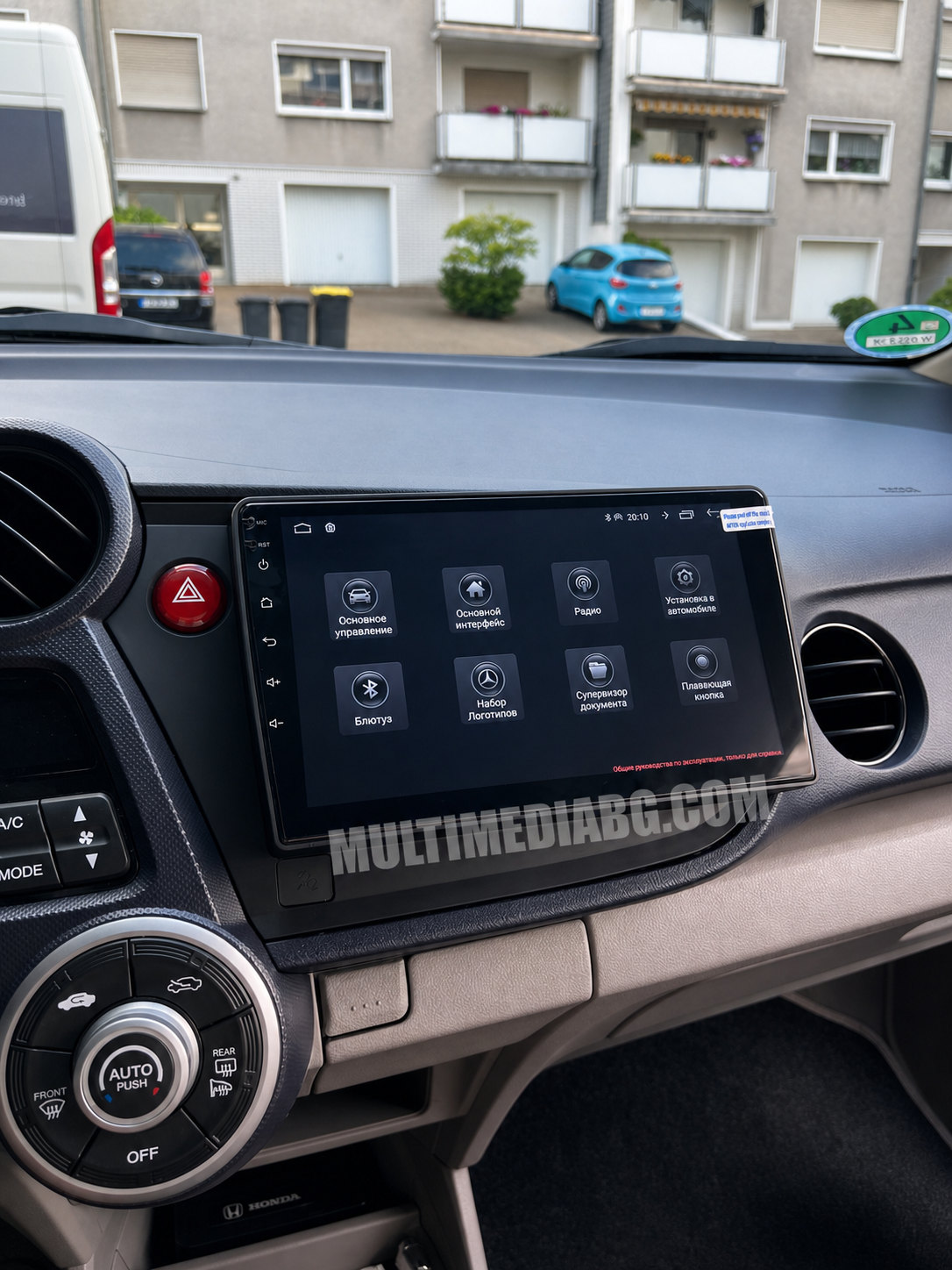 Android навигация, монтирана в таблото на Honda insight 2009 - 2014, изглед към централната конзола