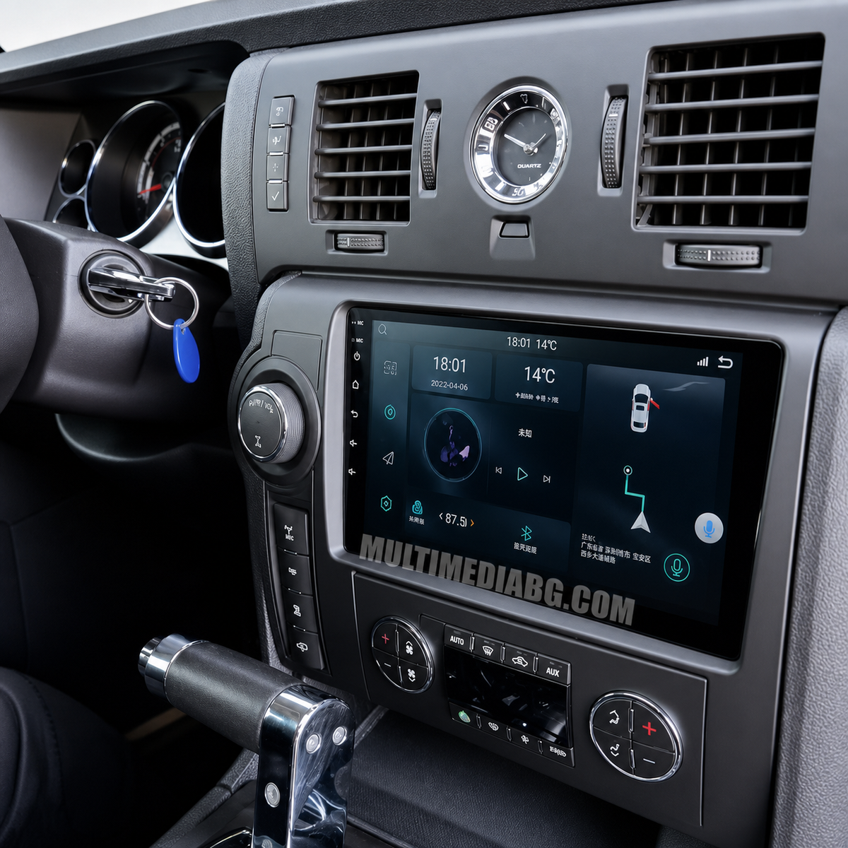 Android навигация, монтирана в таблото на Hummer H2 2005-2012, изглед към централната конзола
