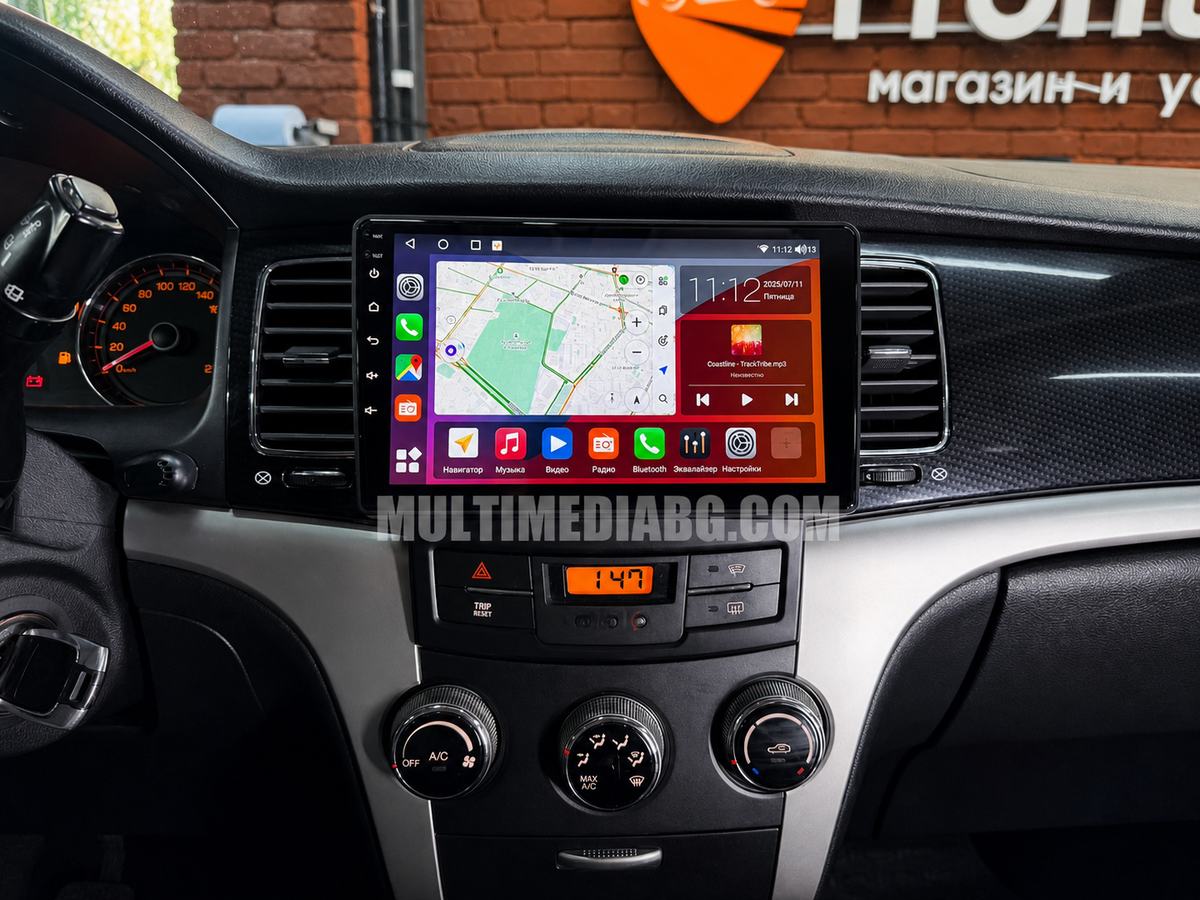 Инсталирана Android мултимедия в SsangYong Actyon 2011–2013, изглед към централната конзола.