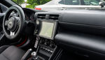 Екранът на монтираната Android мултимедия в Toyota GR86 2022–2024 с активен интерфейс.