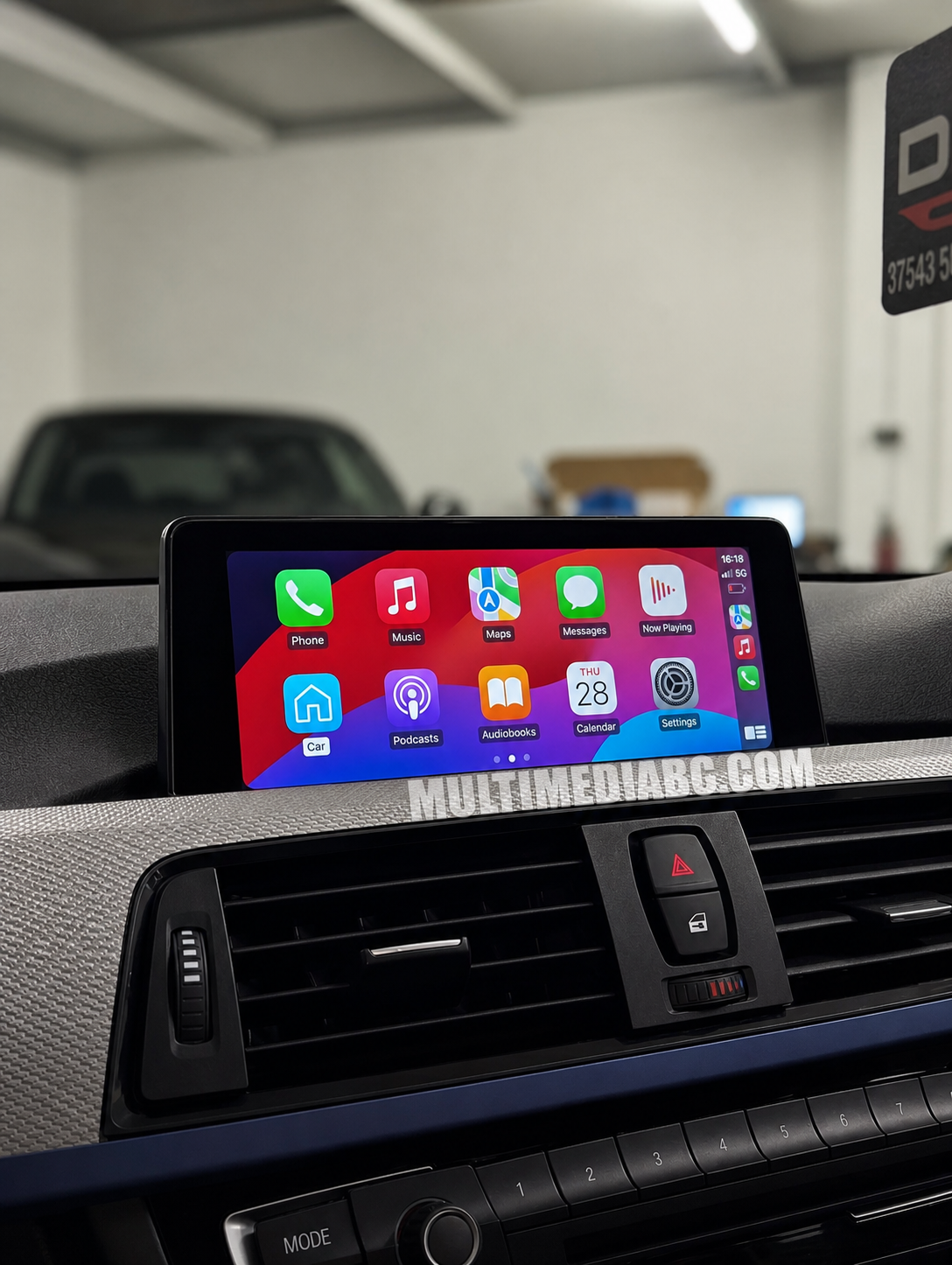 CarPlay меню на оригиналния дисплей в BMW 5 Series F10 2012–2020