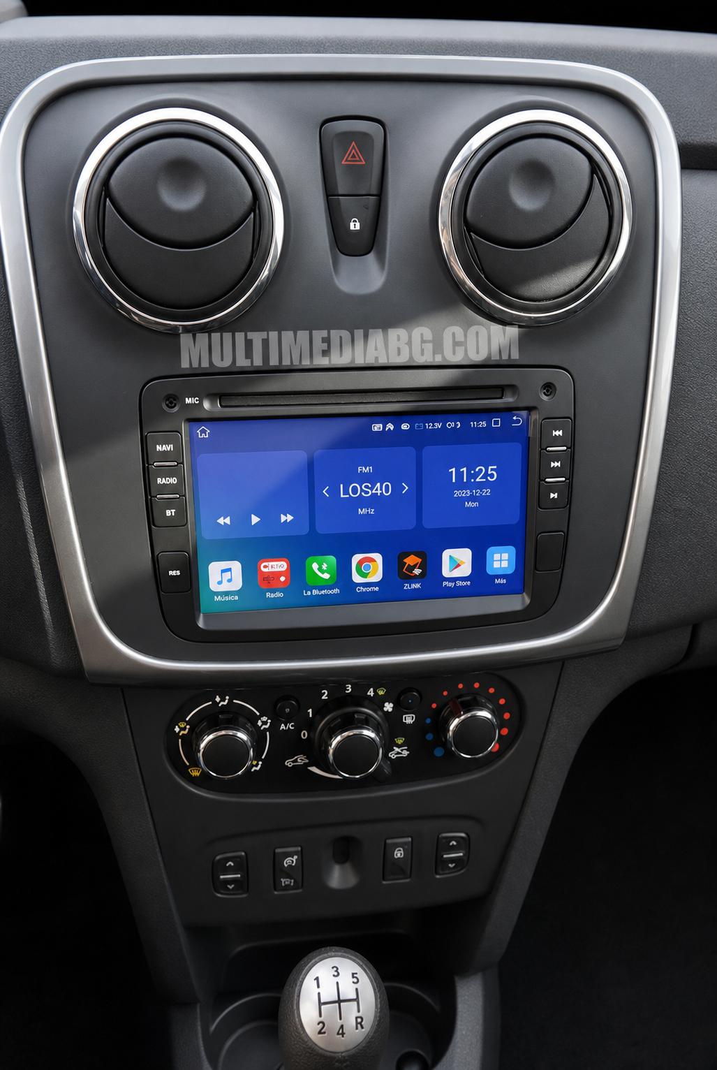 Инсталирана Android мултимедия в Dacia Dokker 2012–2017 7", изглед към централната конзола.