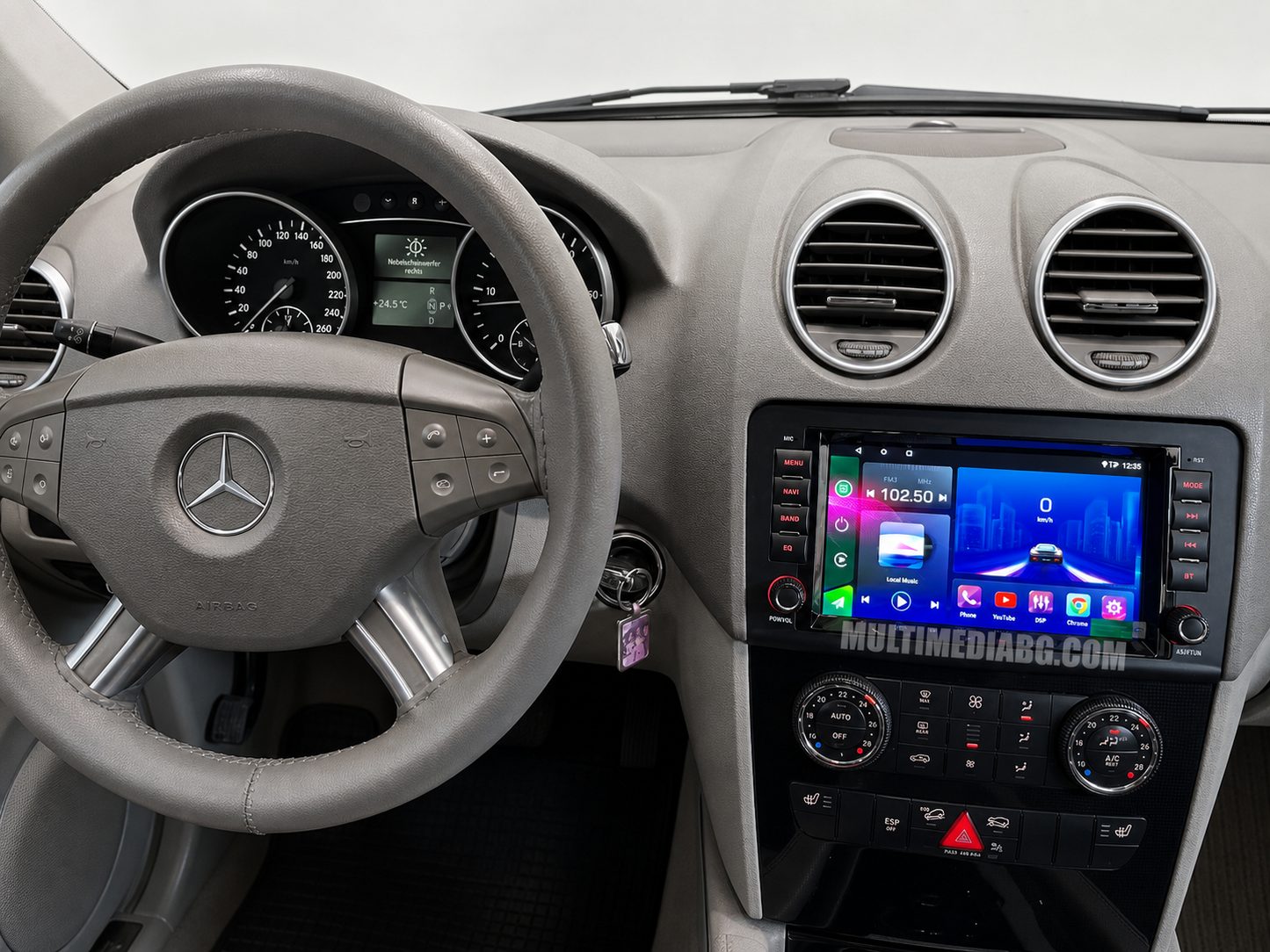 Android навигация, монтирана в таблото на Mercedes-Benz GL-Class X164 2005-2012, изглед към централната конзола