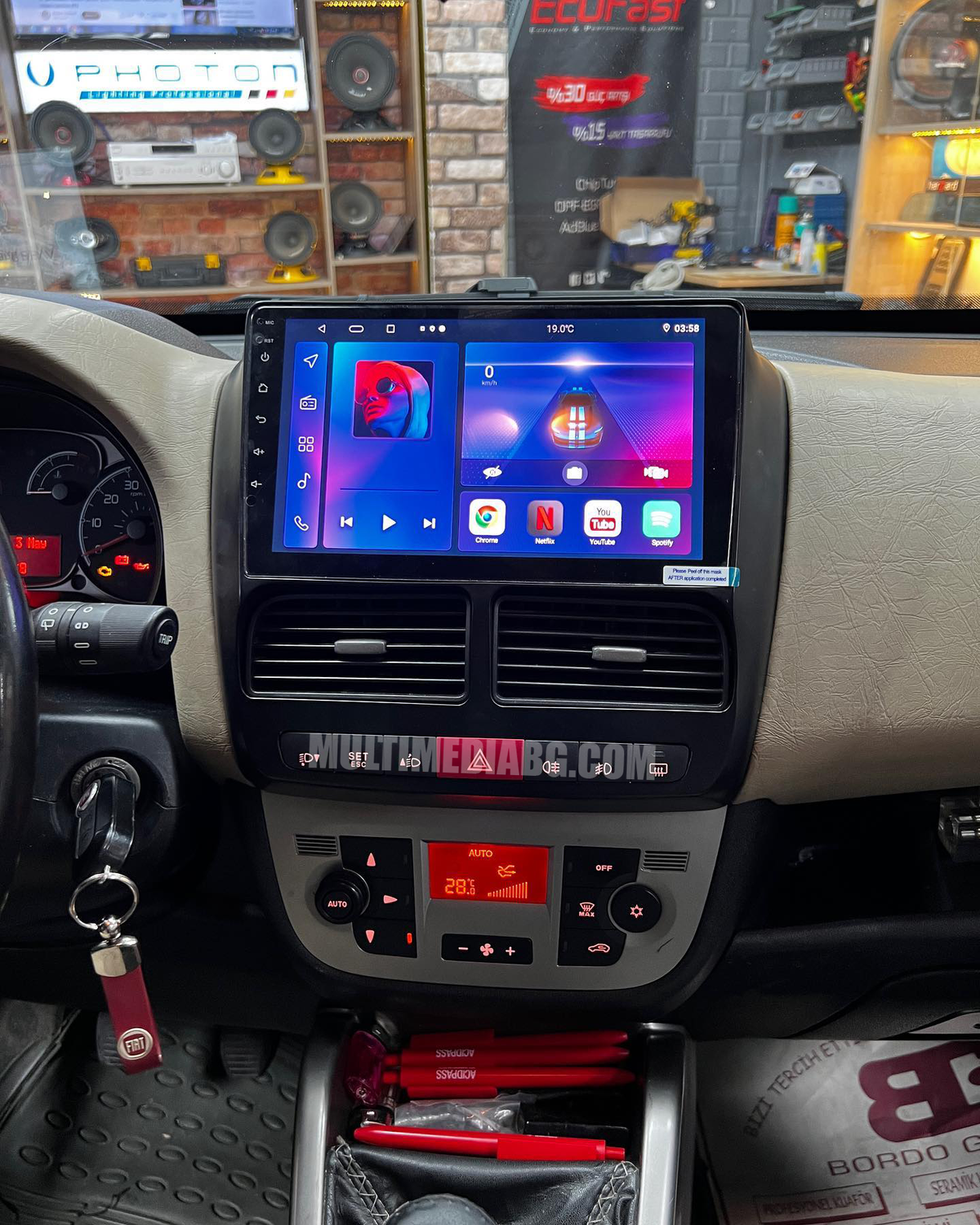 Монтирана Android мултимедия за Fiat Doblo 2 – реален изглед в автомобила – изглед 3