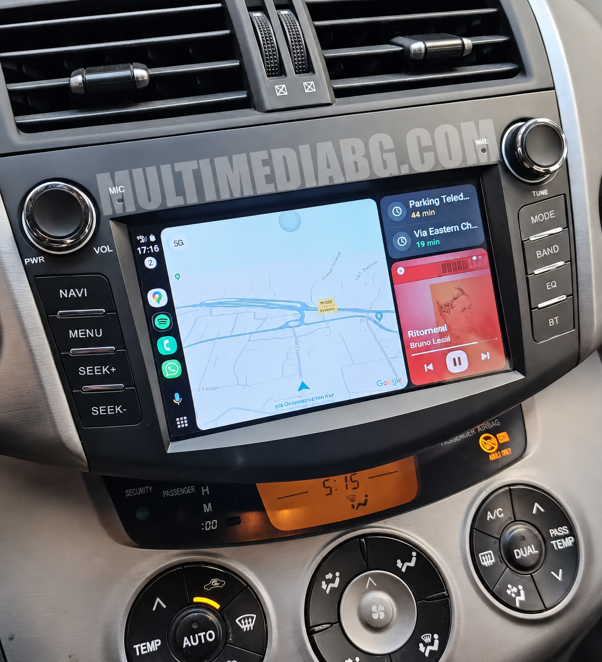 Монтирана Android мултимедия за Toyota RAV 4 – реален изглед в автомобила