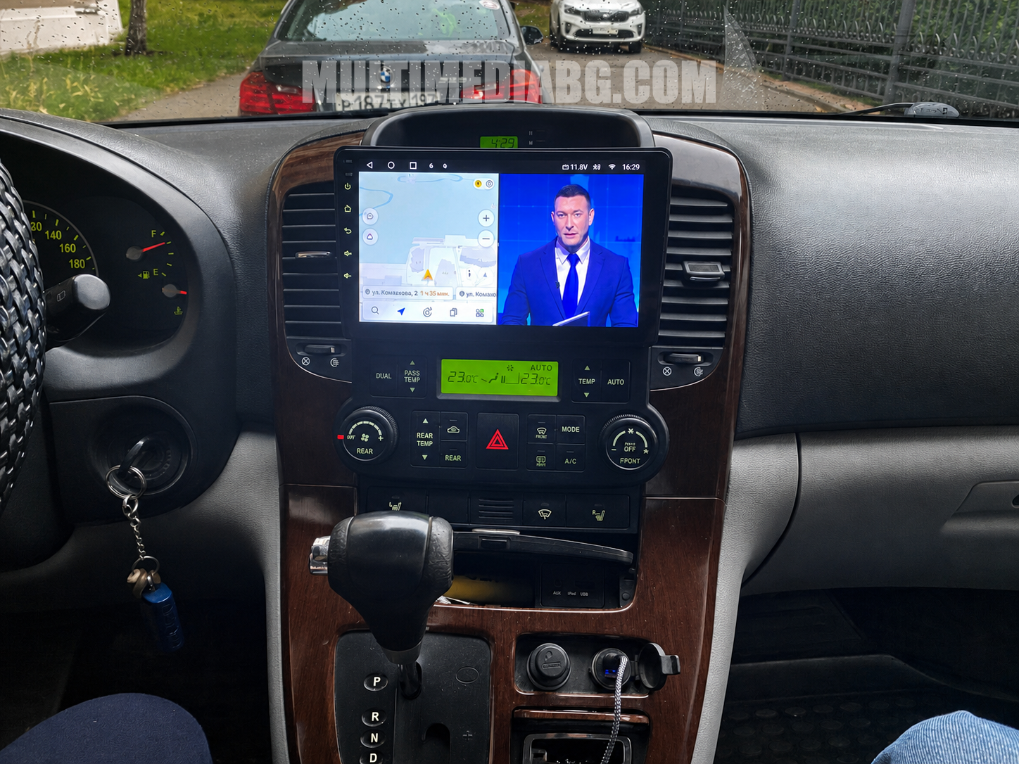 Android мултимедия с разделен екран, монтирана в Kia Carnival 2006–2014