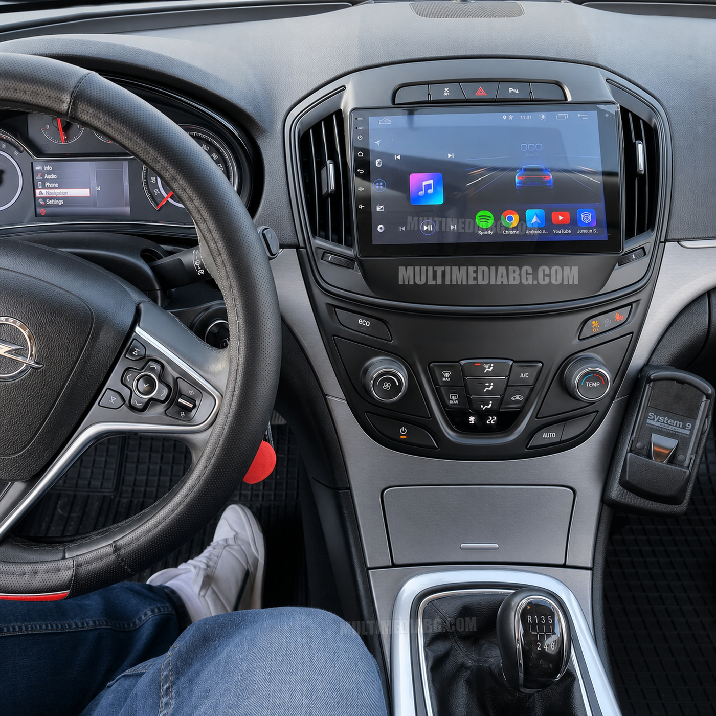 Централното табло на Opel Insignia 2013-2018 с инсталирана Android навигация