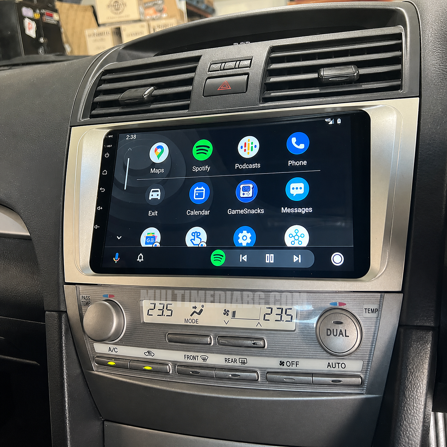 Монтирана Android мултимедия за Toyota Camry – реален изглед в автомобила – изглед 2